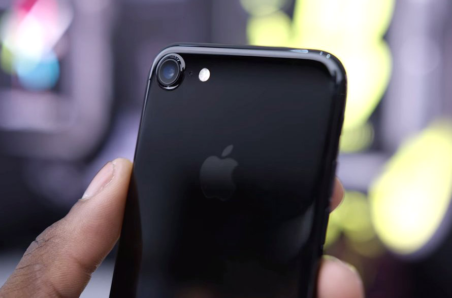 Video: Apple presume al iPhone 7 en la obscuridad