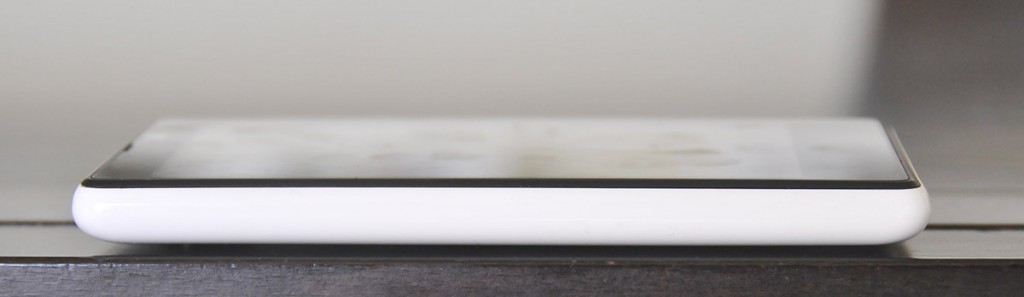 Nokia Lumia 820 - Derecha