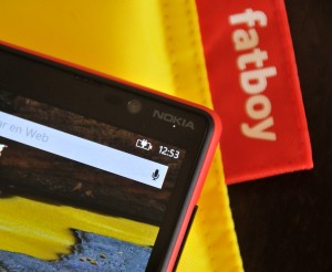 Nokia Lumia 820 - Teléfono cargando