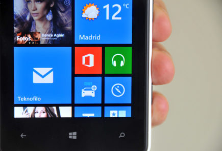 Nokia Lumia 820 - pantalla