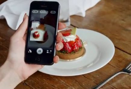«Cada día se hacen más fotos con el iPhone que con cualquier otra cámara», el nuevo anuncio de Apple Anuncio cámara iPhone