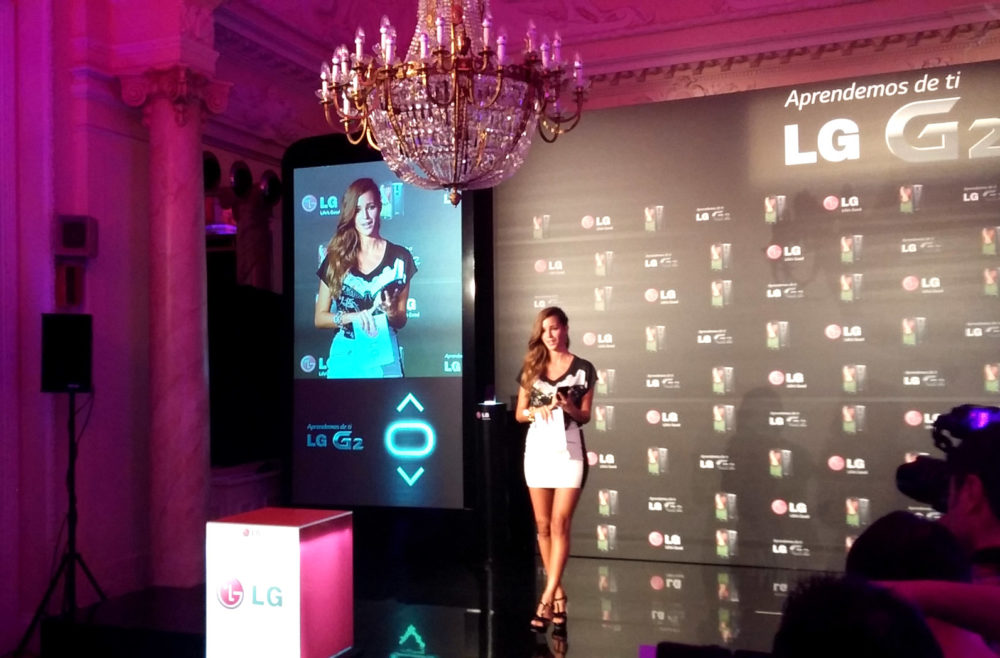 malena costa en presentacion LG G2