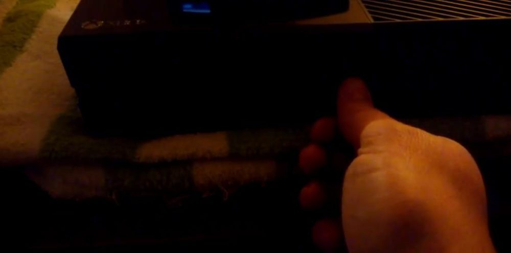 Un método poco ortodoxo pero eficaz de solucionar el problema del lector de Blu-Ray de la Xbox One Xbox One