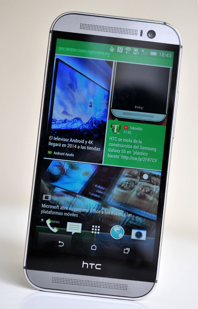 HTC One M8 - BlinkFeed