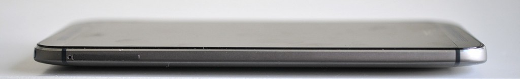 HTC One M8 - Lateral izquierdo
