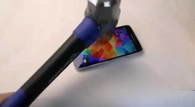 Samsung Galaxy S5 destrozado