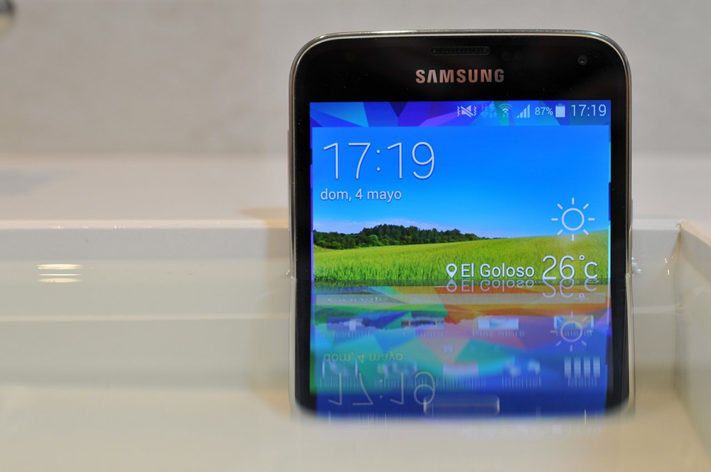 Samsung Galaxy S5 en agua