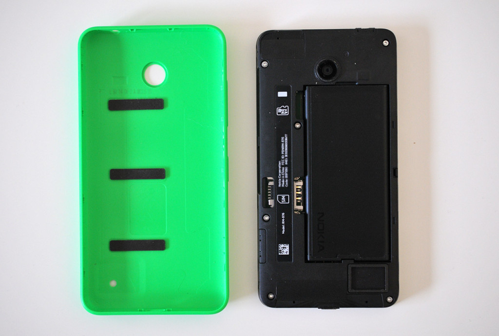 Nokia Lumia 630 - Abierto por detras