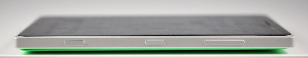 Nokia Lumia 830 - derecha
