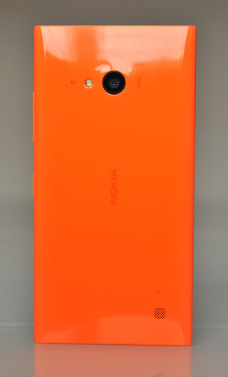 Nokia Lumia 735 - Detras