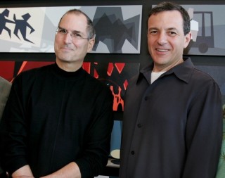 steve-jobs-robert-iger-2006[1]