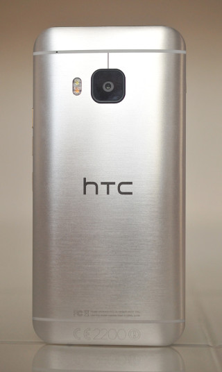 HTC One M9 - Atras