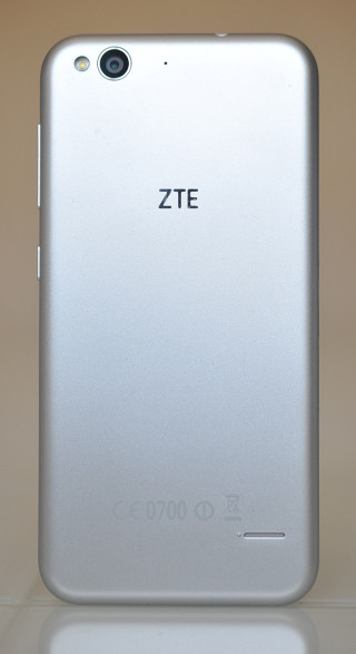 ZTE Blade S6 - atras