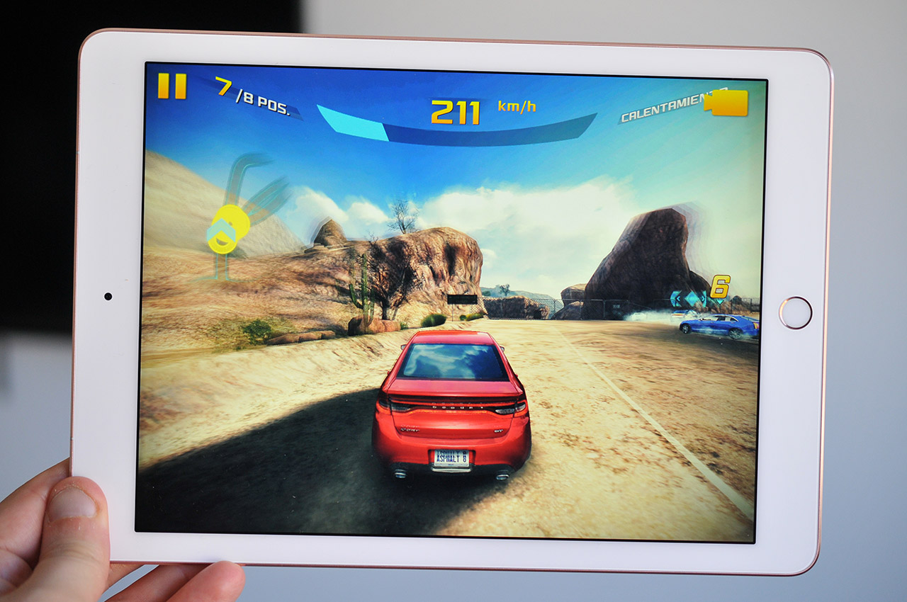 Asphalt 8 corriendo en el iPad Pro