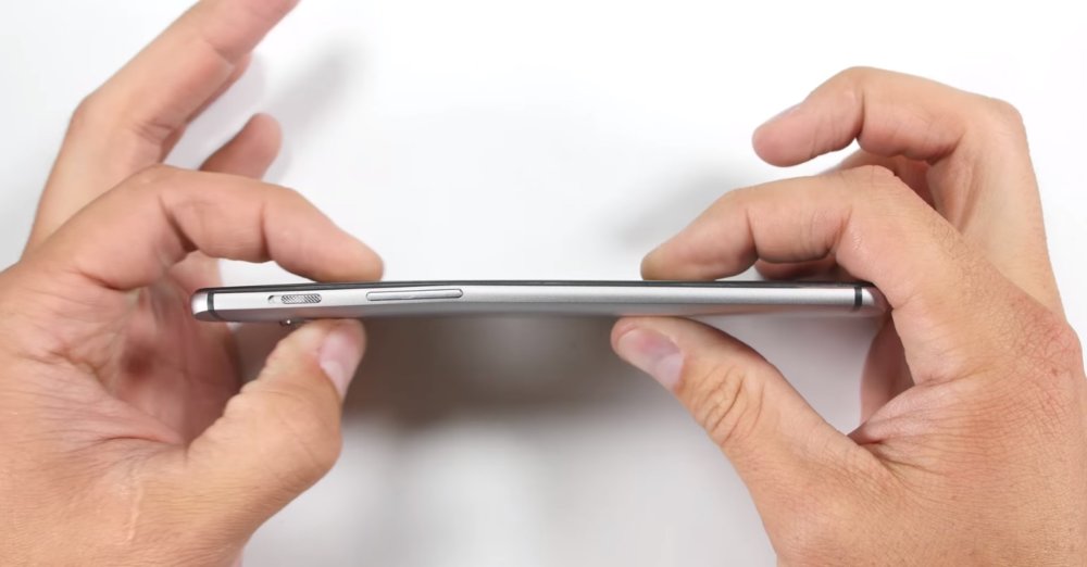El OnePlus 3 sobrevive a arañazos, quemaduras y otros maltratos