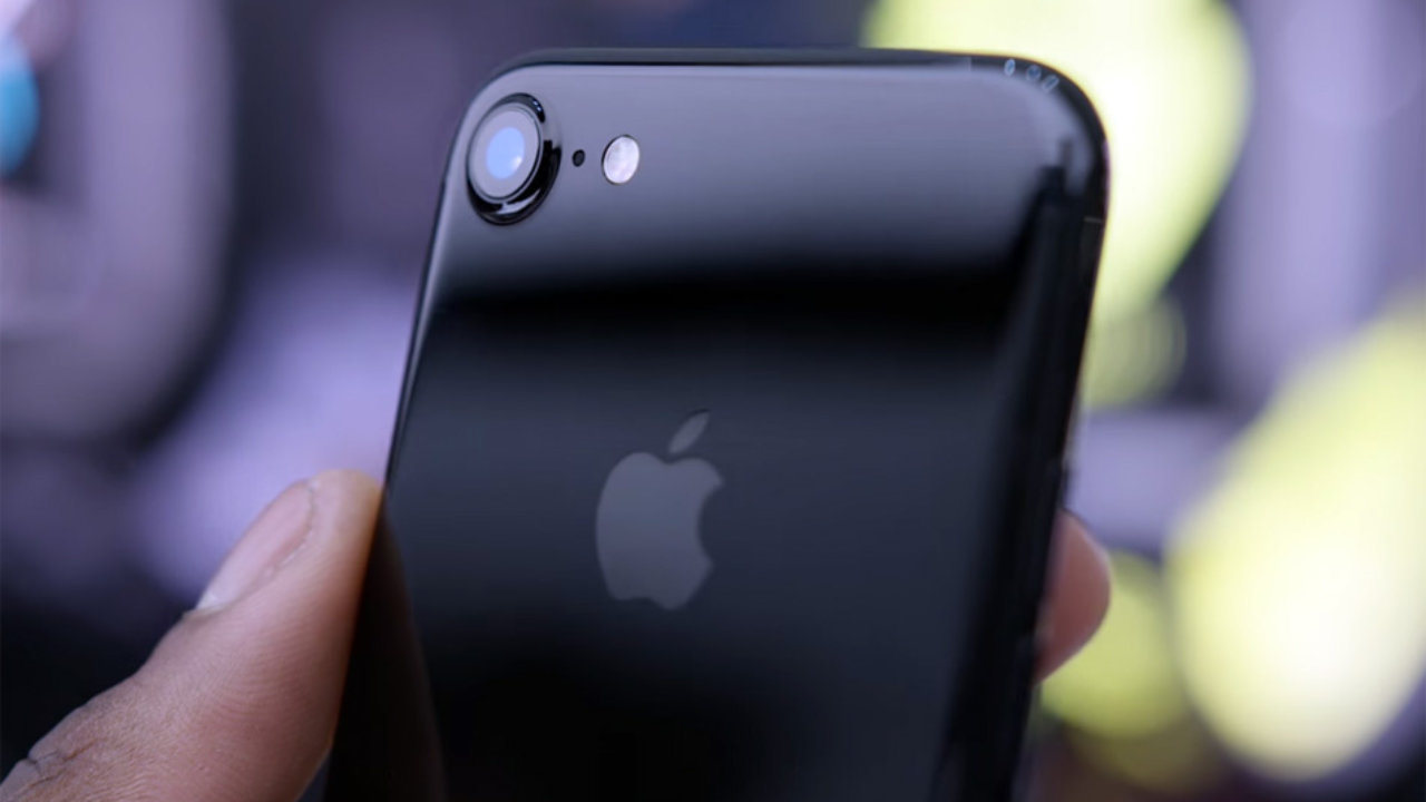 Si tienes un iPhone 7 negro mate o brillante, estos fondos de pantalla te  van a gustar