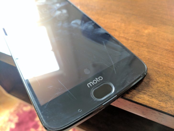 La pantalla del Moto Z2 Force es irrompible pero se raya con demasiada facilidad según las primeras pruebas