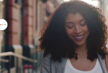 Google Duplex protagoniza un vídeo en el que reserva por teléfono una mesa para dos en un restaurante