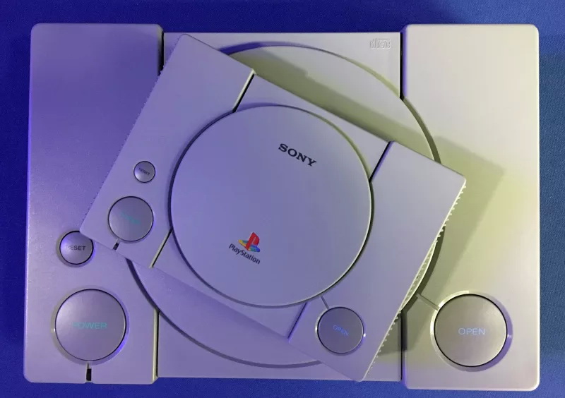 Sony no se ha complicado con su consola retro PlayStation Classic: Utiliza un emulador de código abierto