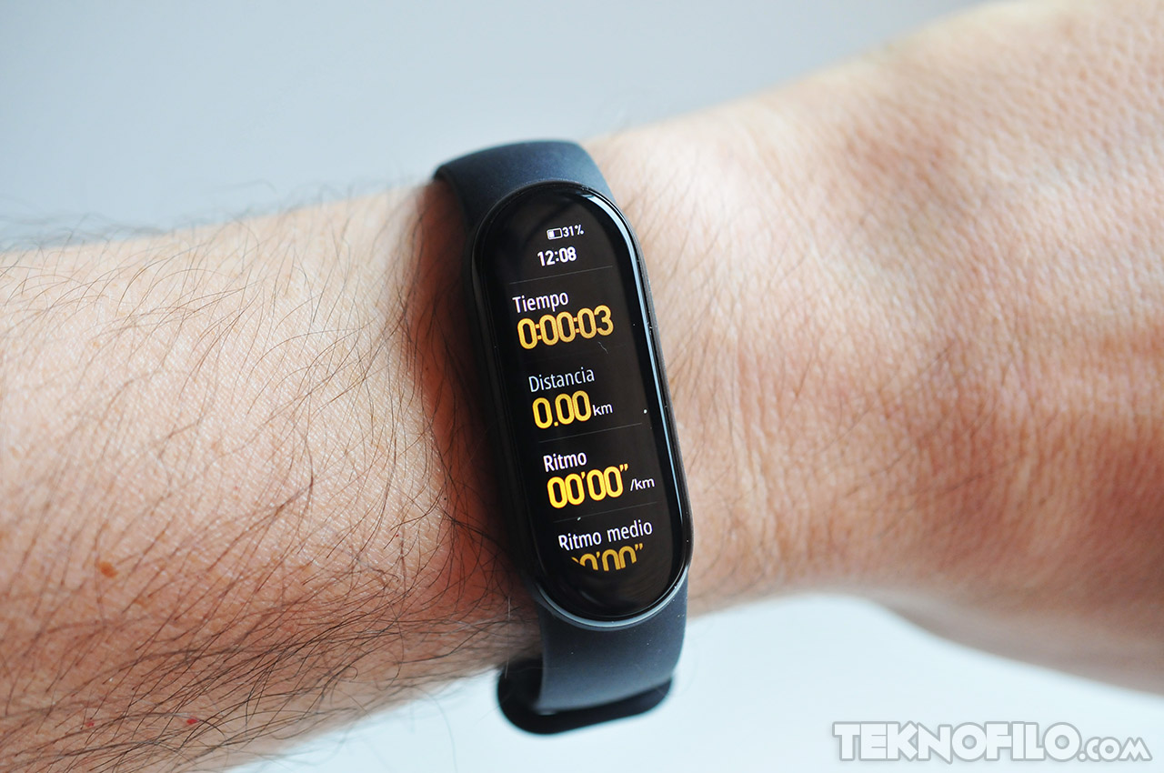 Xiaomi Mi Band 6, análisis: la pulsera de referencia ahora mide el