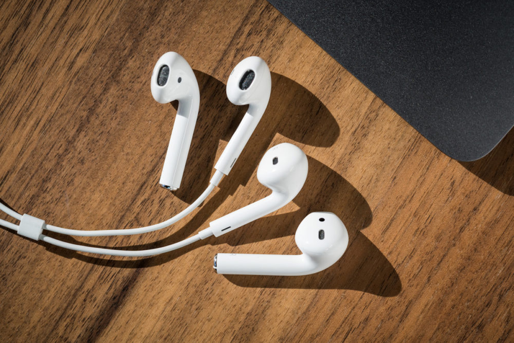 ¿Por qué los auriculares de Apple son de color blanco?