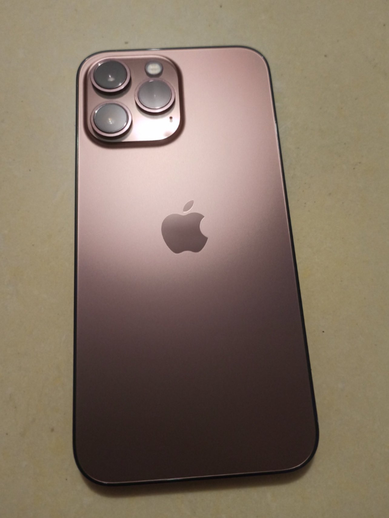 Este podría ser el iPhone 13 Pro en color oro rosa zMóviles