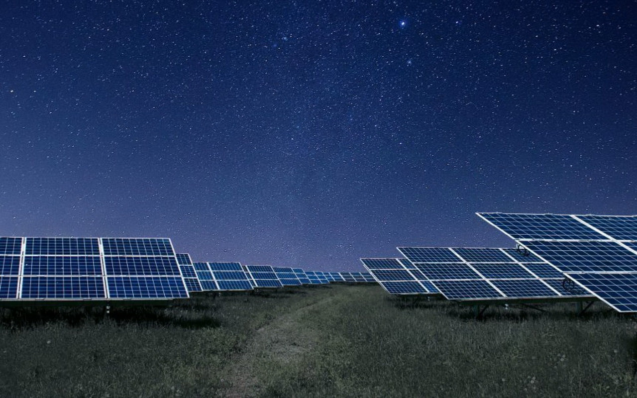Inventan un solar que genera electricidad por la noche | Teknófilo