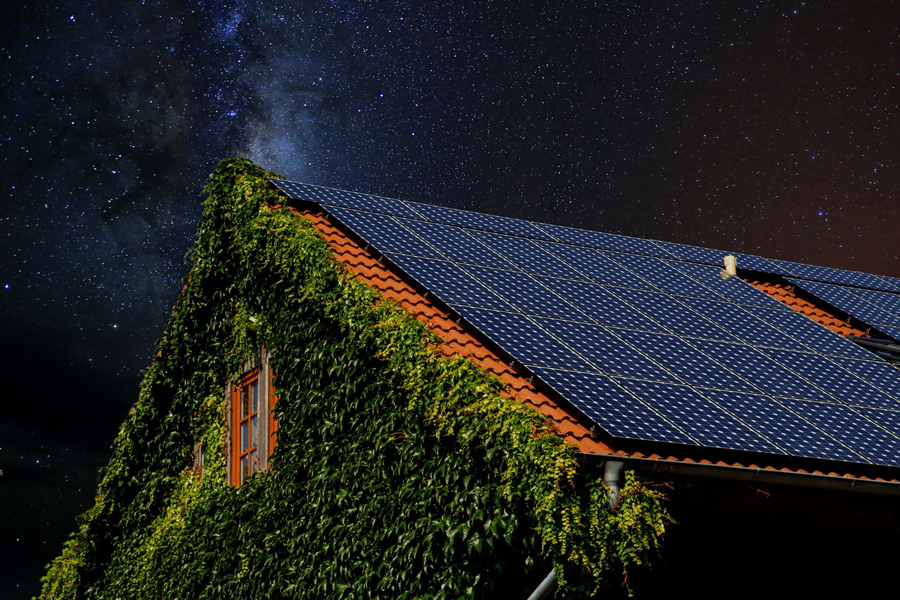 Inventan un panel solar que genera electricidad por la noche | Teknófilo