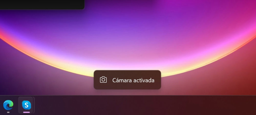 Windows 11 tiene un ajuste oculto de privacidad de la cámara que te avisa cuando está en uso