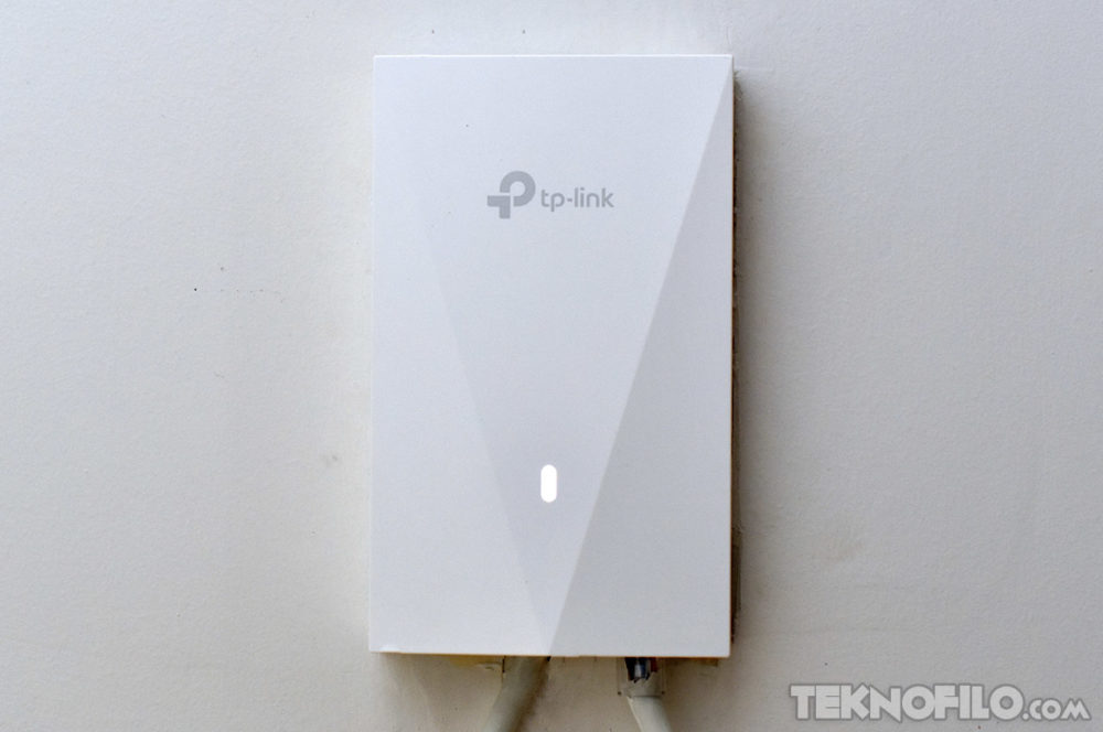 Análisis del punto de acceso TP-Link EAP655-Wall con WiFi 6, tres ...
