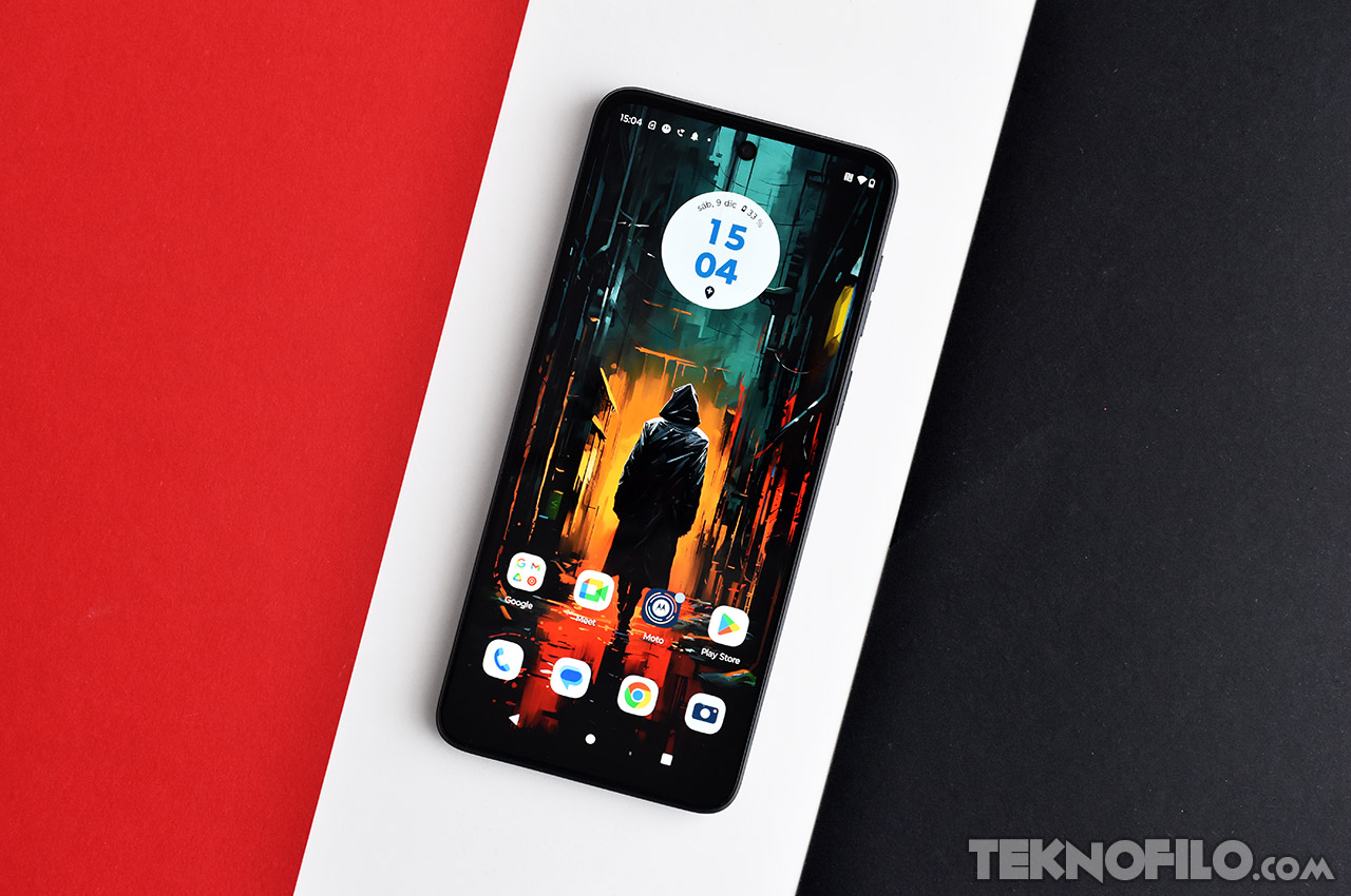 Pantalla OLED y Android 12: este móvil de Motorola tiene todo lo que  necesitas por solo 179 euros