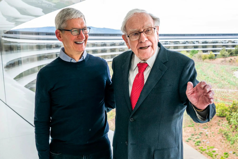 Warren Buffett reduce drásticamente su participación en Apple