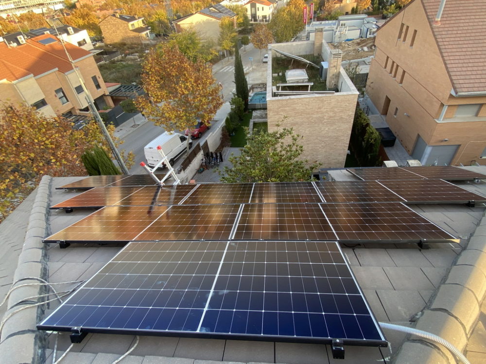 Mi experiencia real con placas solares de Octopus tras 1 año: Rendimiento, ahorro en factura y deducción en IRPF en 2025