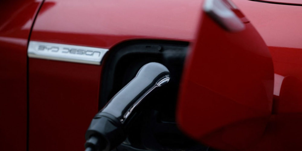 BYD trae a Europa su cargador eléctrico que añade 400 km en 5 minutos