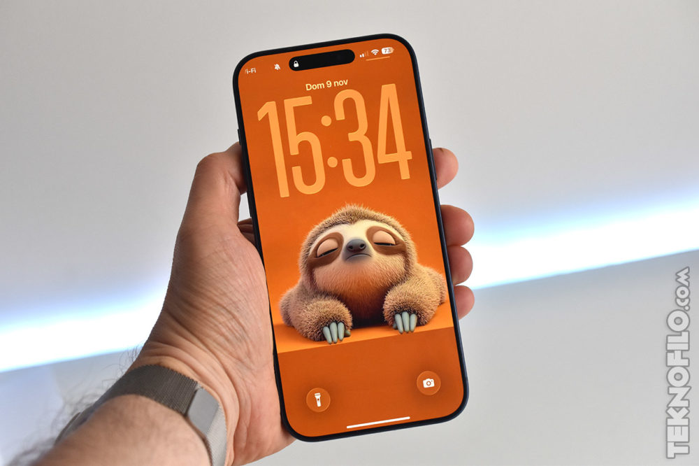 Apple lanza iOS 26.2.1 y actualizaciones sorpresa para iPhone antiguos