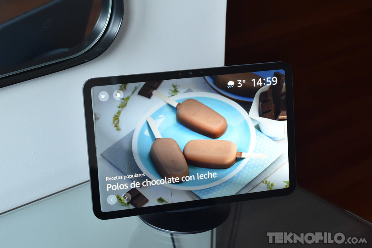 Análisis del Echo Show 11 (2025) a fondo y opinión Pantalla mostrando receta de polos de chocolate con leche en un dispositivo inteligente, foto de teknofilo.com.