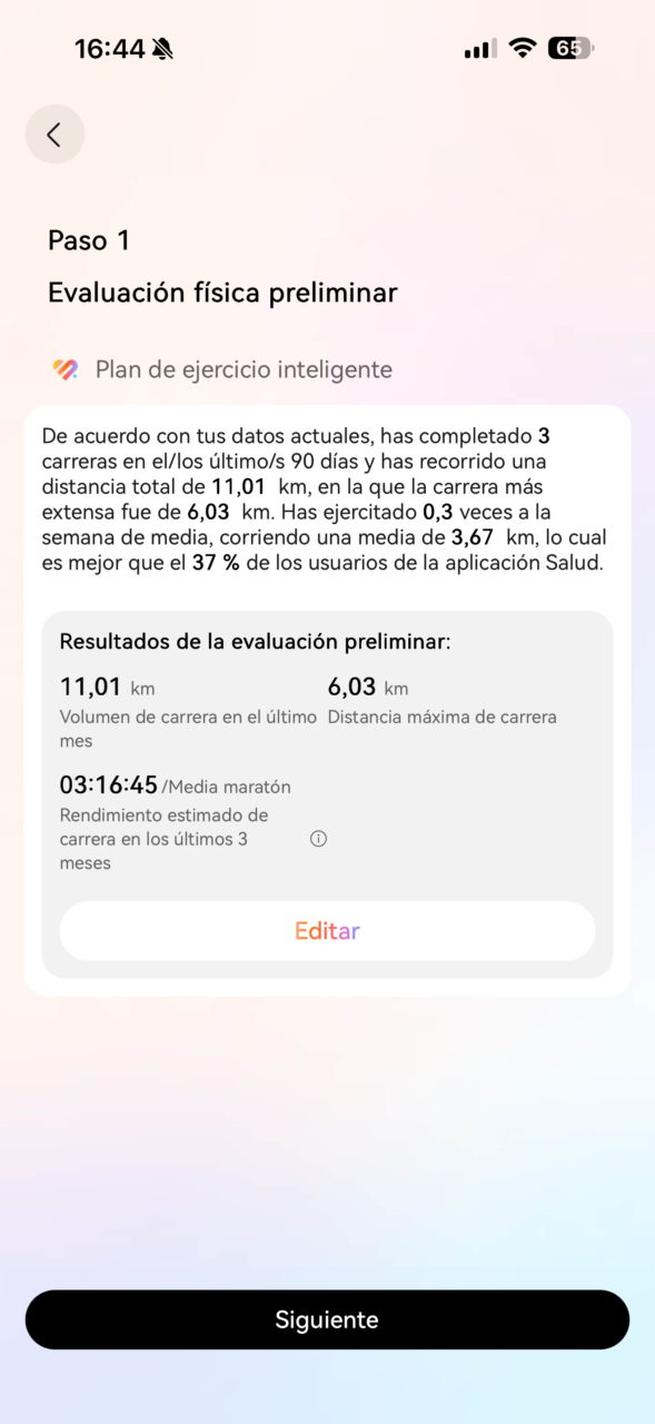 Pantalla de evaluación física preliminar con estadísticas de carrera y plan de ejercicio inteligente en una app de salud.