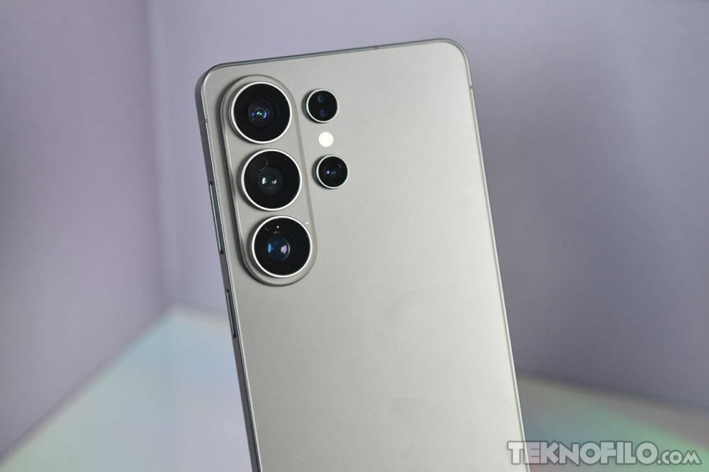 Samsung prepara el mayor cambio en baterías Galaxy en siete años Cámara trasera de un smartphone moderno con múltiples lentes y diseño elegante en color gris mate.