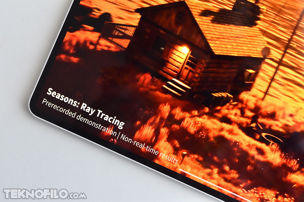 Cabaña en ambiente otoñal con trazado de rayos demostrando gráficos avanzados en pantalla.