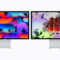 Studio Display y Studio Display XDR: Apple renueva su gama de monitores para el Mac Dos monitores con fondos coloridos abstractos y de rompecabezas, sobre bases plateadas.