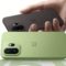 OnePlus 15T: Primer vistazo oficial al nuevo flagship compacto Dos smartphones de colores verde y negro con diseño moderno y logotipo destacado, enfocados en cámaras traseras.