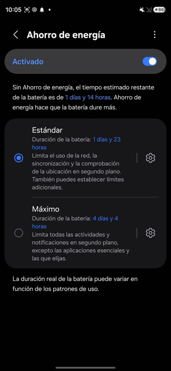 Pantalla de configuración de ahorro de energía de un móvil, mostrando opciones de duración de batería activadas.