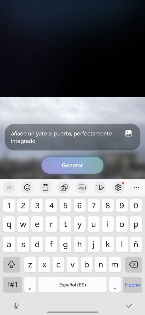 ```
Pantalla de app de edición de imágenes con opción para añadir un yate al puerto. Botón Generar en pantalla.
```
