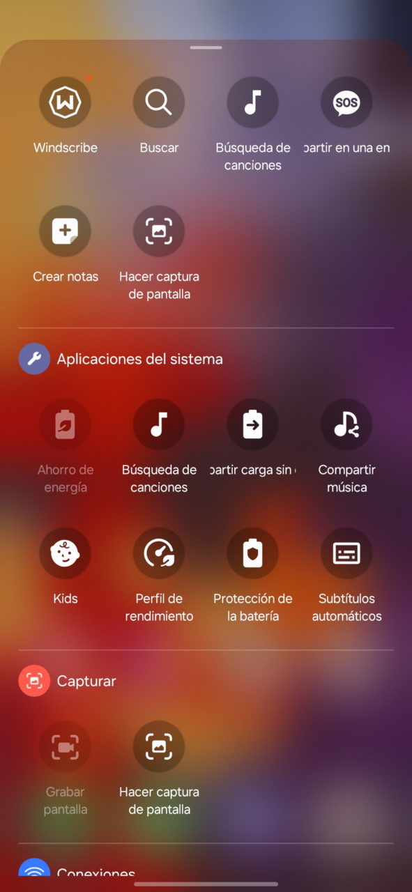 Pantalla de menú de aplicaciones con opciones como Windscribe, Búsqueda de canciones, y Crear notas.