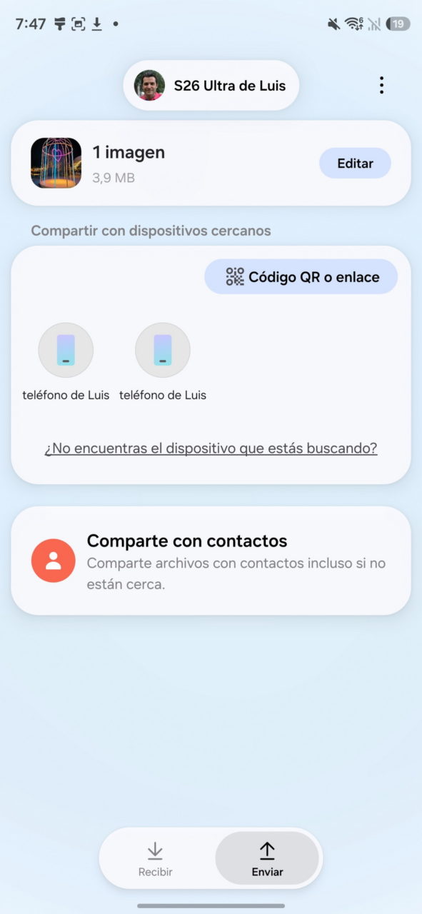 Pantalla de Samsung S26 Ultra mostrando opciones para compartir archivos con dispositivos cercanos y contactos.
