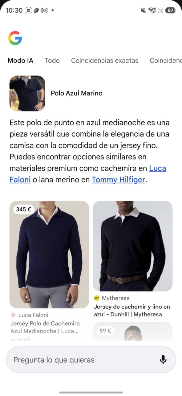Hombres vistiendo polo azul marino de cachemira con cuello en V. Opciones de Luca Faloni y Mytheresa.