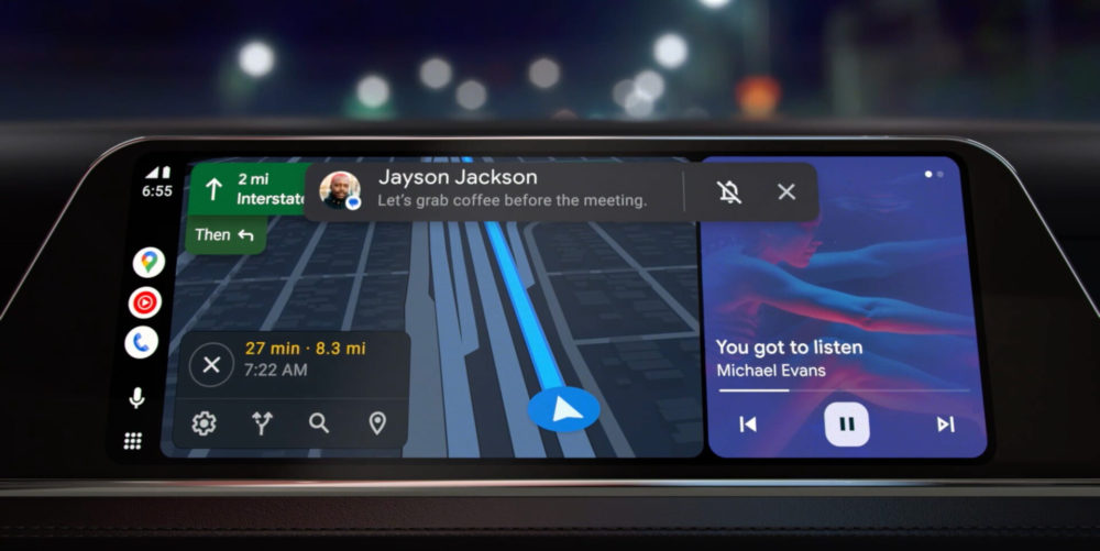 Pantalla de navegación de coche con direcciones y notificación de mensaje, junto a reproducción de música.