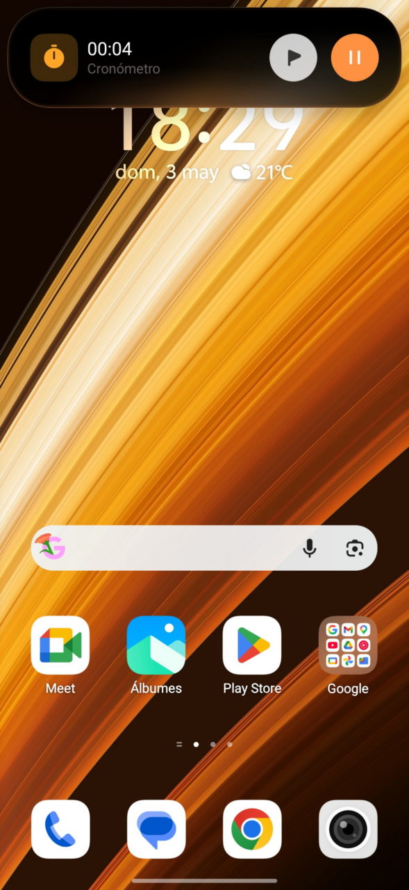 Pantalla de inicio de Android con aplicaciones, fondo amarillo y cronómetro en funcionamiento. Hora: 18:29.