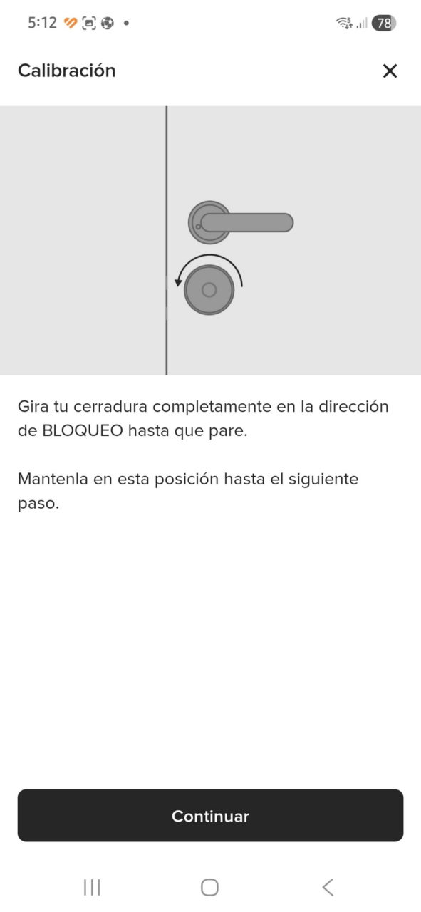 Instrucciones de calibración de cerradura: gire hacia bloqueo hasta detenerse y mantenga posición.