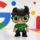 Figura de juguete con gafas verdes y fondo colorido inspirado en Google. Ideal para coleccionistas.
